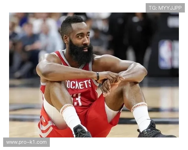 哈登这自律程度，凌晨四点的洛杉矶见不到他，但健身房镜子天天照