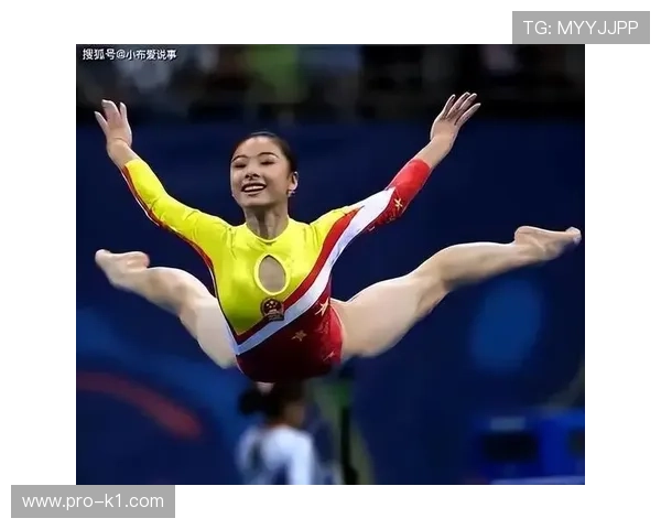 刘璇穿运动装逛街像明星，普通人根本搞不懂这自律啥意思