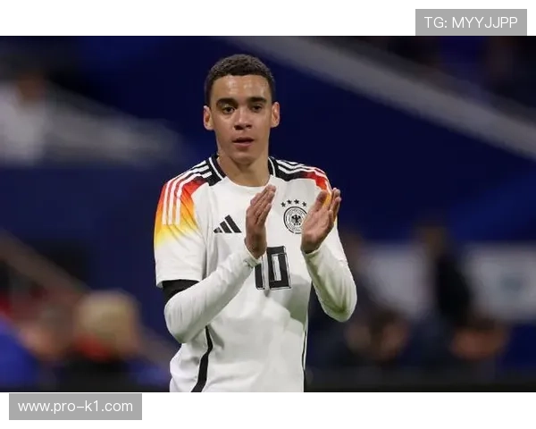 穆西亚拉 vs 克罗斯：技术传承与中场角色演变