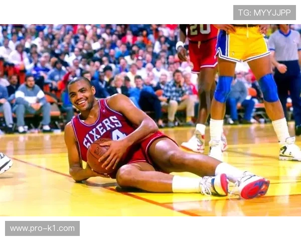 查尔斯·巴克利季后赛内线篮板对比乔丹展现抢篮板关键影响